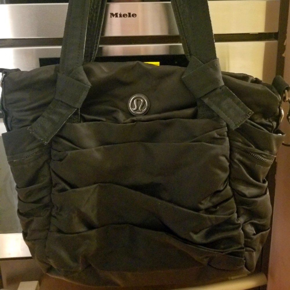 Lululemon Triumphant Black Ruffled Bag